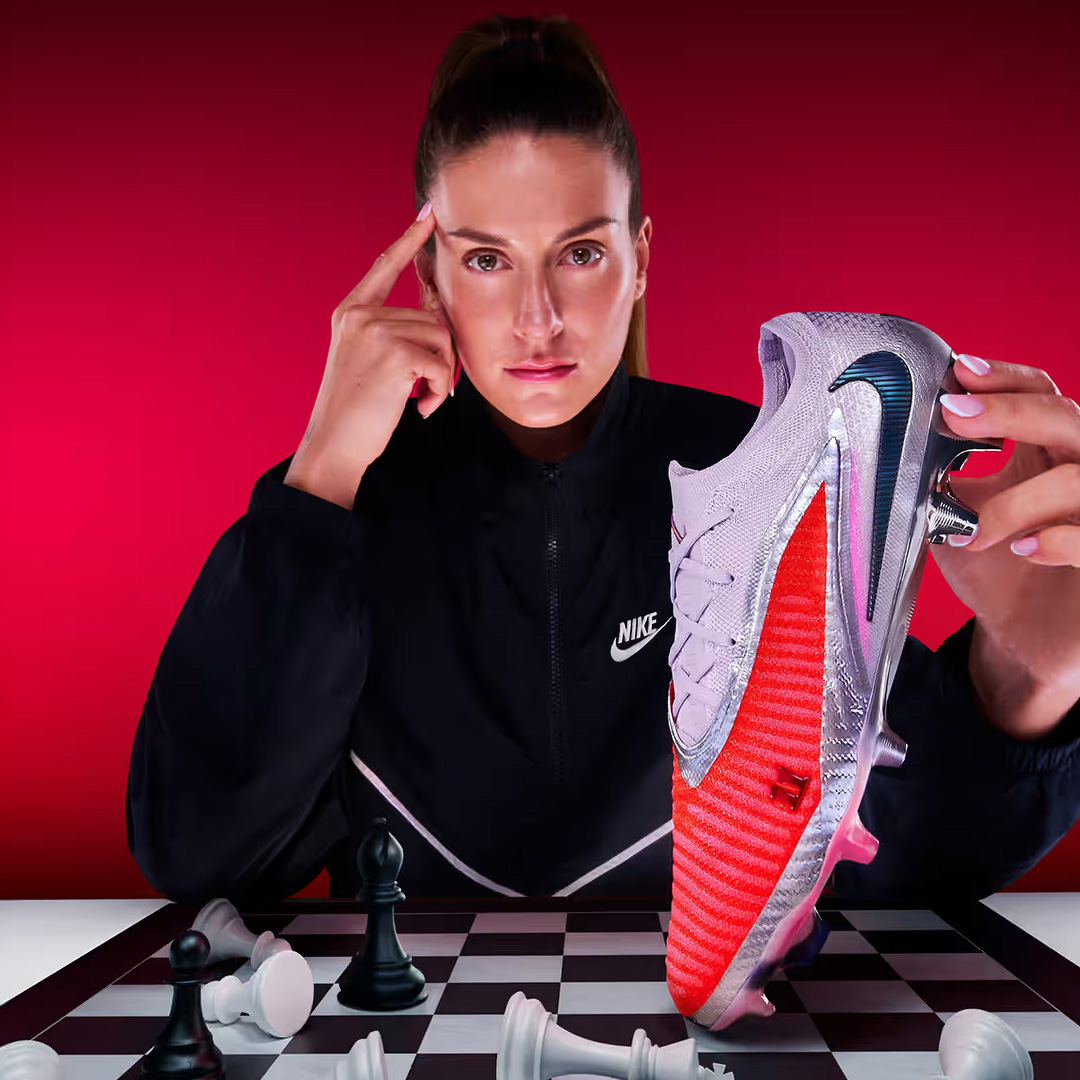 Alexia Putellas holding the Nike Phantom 6